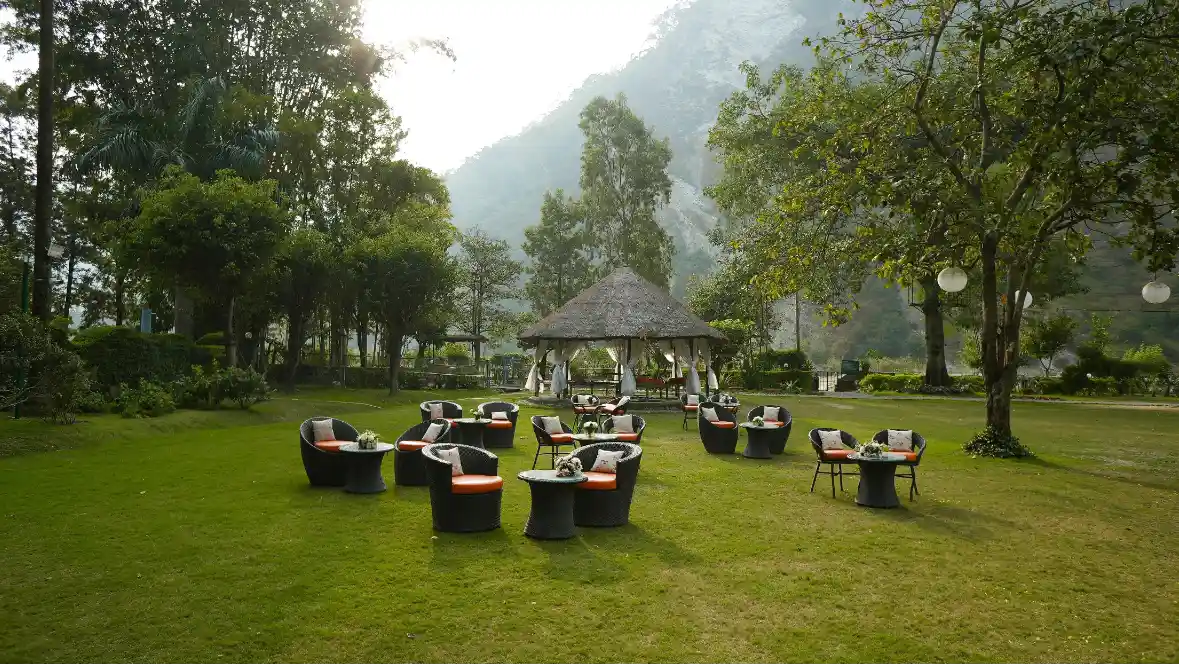 Riverside Lawns